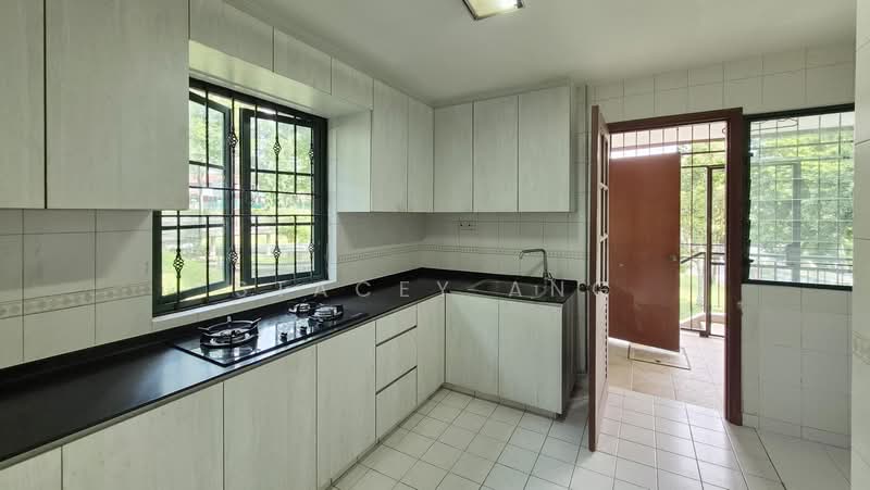 Saint Nicholas View, St. Nicholas View, 6 Bedrooms, 2,255 sqft, Corner Terrace For Sale, by Stacey Ang, 500213570 - Bright & Big Kitchen - PropertyGuru.com.sg