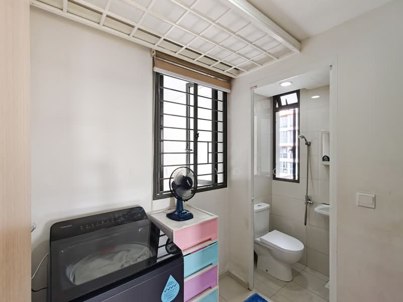 Parc Life, 27 Sembawang Crescent, 4 Bedrooms, 1,281 sqft, Executive Condominium For Sale, by Kevin Yong, 500213609 - Bathroom - PropertyGuru.com.sg