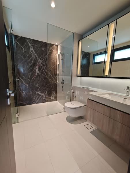 Freehold Semi Detached in Bukit Timah, Greenbank Park Binjai Park Binjai Crest Binjai Rise, Clementi Park / Upper Bukit Timah, 5 Bedrooms, 5,436 sqft, Semi-Detached House For Sale, by Alvin Chang Han Ping, 500213613 - Bathroom - PropertyGuru.com.sg
