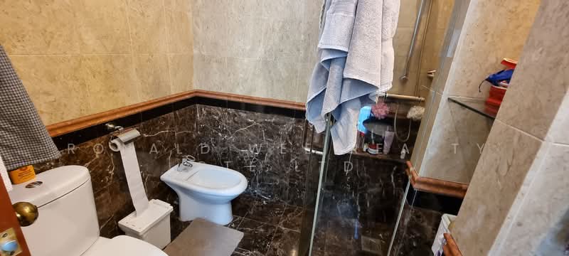 Melrose Park, 91 Kellock Road, 5 Bedrooms, 3,316 sqft, Condominium For Rent, by RONALD, 500213614 - Bathroom - PropertyGuru.com.sg