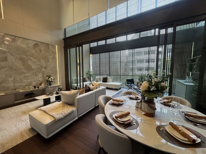 Lloyd SixtyFive, 65 Lloyd Road, 3 Bedrooms, 2,422 sqft, Condominium For Sale, by Lucy Tan Loo Sie, 500213617 - Living Room - PropertyGuru.com.sg