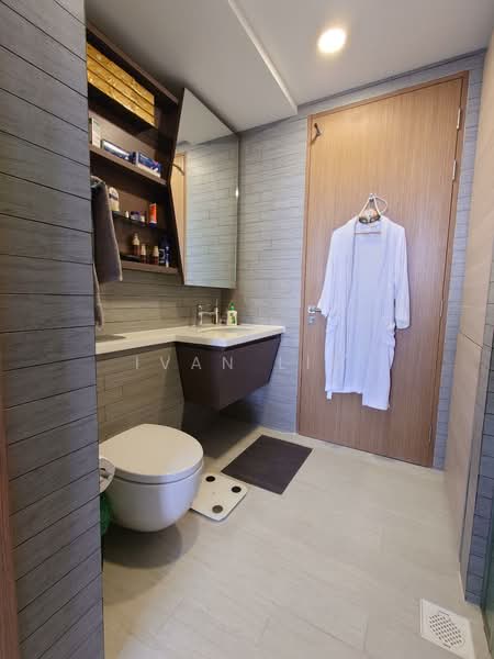 V on Shenton, 5 Shenton Way, 1 Bedroom, 721 sqft, Condominium For Sale, by Ivan Lim, 500213637 - Bathroom - PropertyGuru.com.sg