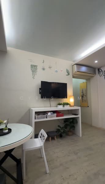 18 Cantonment Close, 18 Cantonment Close, 2 Bedrooms, 646 sqft, HDB Flat For Rent, by Cyrus Lim, 500213639 - Living Room - PropertyGuru.com.sg