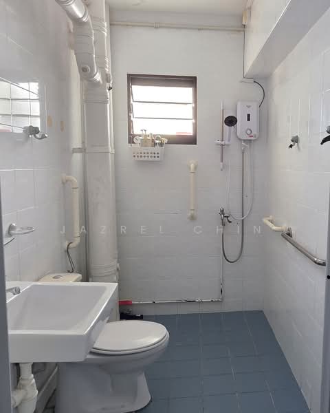 58 Strathmore Avenue, 58 Strathmore Avenue, 4 Bedrooms, 1,184 sqft, HDB Flat For Sale, by Jazrel Chin, 500213659 - Bathroom - PropertyGuru.com.sg