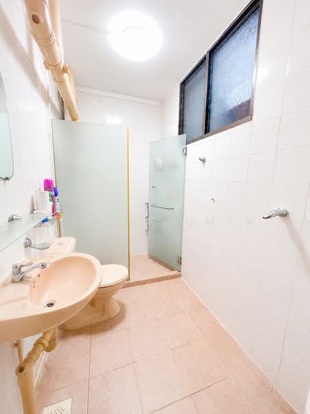 103B Depot Road, 103B Depot Road, 3 Bedrooms, 1,076 sqft, HDB Flat For Sale, by GANESHKUMAR K, 500213660 - Bathroom - PropertyGuru.com.sg