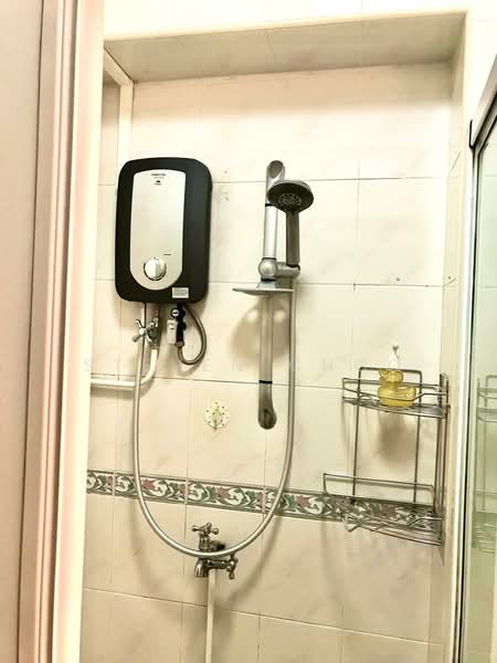 8 Tanjong Pagar Plaza, 8 Tanjong Pagar Plaza, 3 Bedrooms, 893 sqft, HDB Flat For Rent, by Steven Choo, 500213662 - Bathroom - PropertyGuru.com.sg