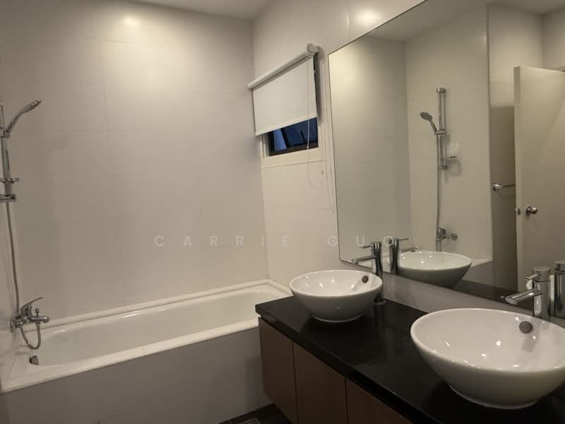 The Arcadia (Arcadia Gardens), 235 Arcadia Road, 4 Bedrooms, 3,810 sqft, Condominium For Rent, by Carrie Guo, 500213685 - Master Bathroom - PropertyGuru.com.sg