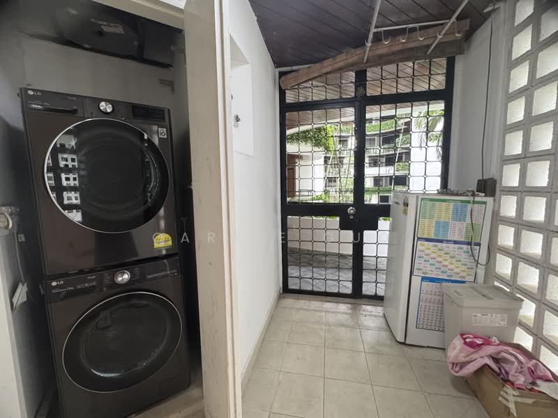 The Arcadia (Arcadia Gardens), 235 Arcadia Road, 4 Bedrooms, 3,810 sqft, Condominium For Rent, by Carrie Guo, 500213685 - Yard area with back door - PropertyGuru.com.sg