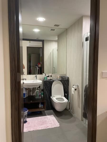 Stellar RV, 408 River Valley Road, 2 Bedrooms, 538 sqft, Condominium For Sale, by Lelian Tay, 500213697 - Bathroom - PropertyGuru.com.sg