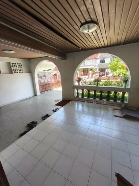 Hillview Garden Estate, 55 Jalan Dermawan, 4 Bedrooms, 2,500 sqft, Terraced House For Sale, by Elva Liang, 500213701 - Entrance - PropertyGuru.com.sg