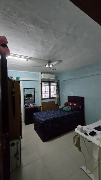 125 Hougang Avenue 1, 125 Hougang Avenue 1, 2 Bedrooms, 721 sqft, HDB Flat For Sale, by Desmond Ser, 500213705 - Bedroom - PropertyGuru.com.sg