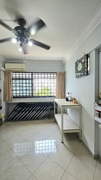 841 Woodlands Street 82, 841 Woodlands Street 82, 3 Bedrooms, 1,087 sqft, HDB Flat For Sale, by James Yeo, 500213706 - Living Room - PropertyGuru.com.sg