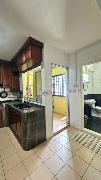 841 Woodlands Street 82, 841 Woodlands Street 82, 3 Bedrooms, 1,087 sqft, HDB Flat For Sale, by James Yeo, 500213706 - Kitchen - PropertyGuru.com.sg