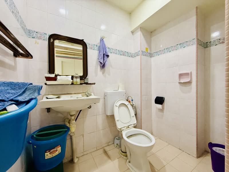 Rajah Towers, 32 Jalan Rajah, 3 Bedrooms, 2,120 sqft, Apartment For Sale, by Faisal (Ryan MD), 500213722 - Bathroom - PropertyGuru.com.sg
