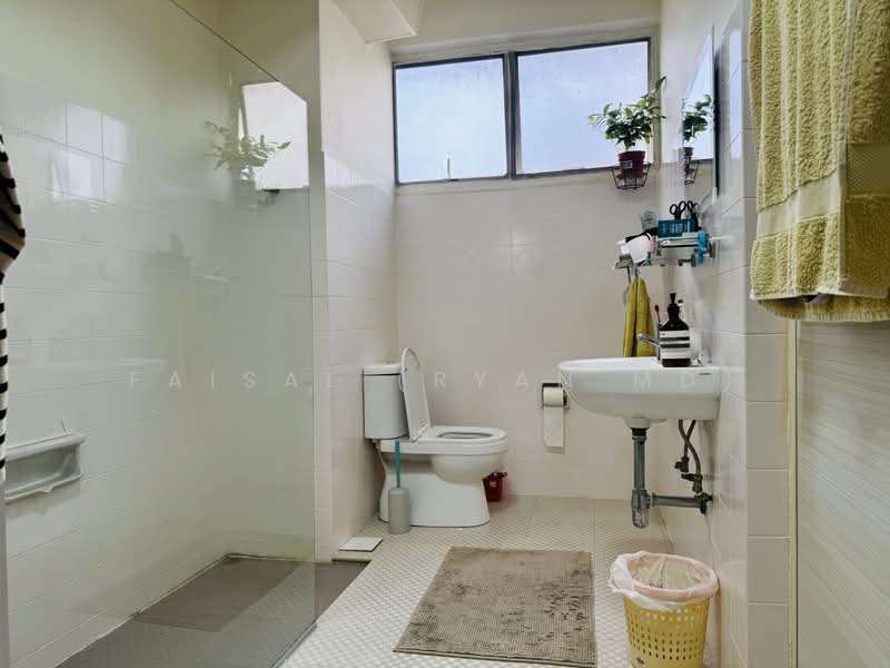 Rajah Towers, 32 Jalan Rajah, 3 Bedrooms, 2,120 sqft, Apartment For Sale, by Faisal (Ryan MD), 500213722 - Bathroom - PropertyGuru.com.sg