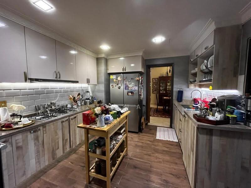 The Anchorage, 370 Alexandra Road, Alexandra / Commonwealth, 3 Bedrooms, 1,830 sqft, Condominium For Sale, by Gina Seng, 500213731 - Kitchen - PropertyGuru.com.sg