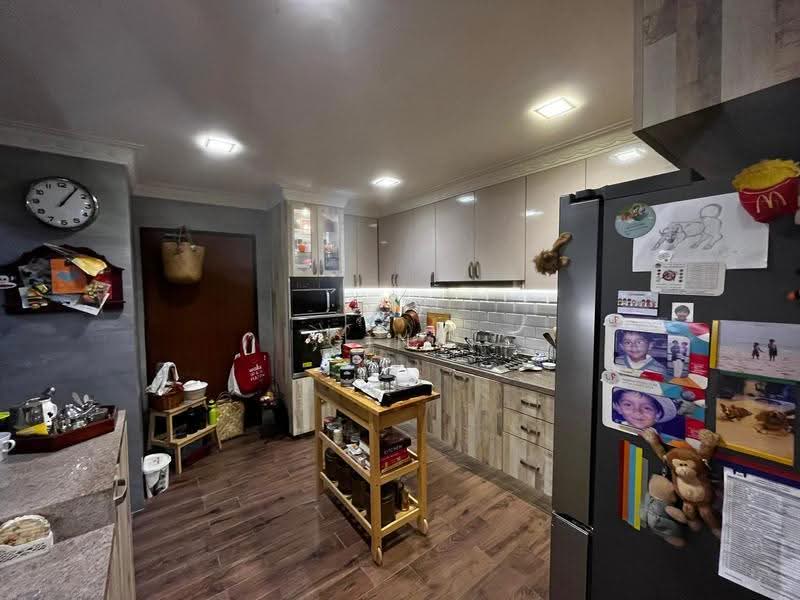 The Anchorage, 370 Alexandra Road, Alexandra / Commonwealth, 3 Bedrooms, 1,830 sqft, Condominium For Sale, by Gina Seng, 500213731 - Kitchen - PropertyGuru.com.sg