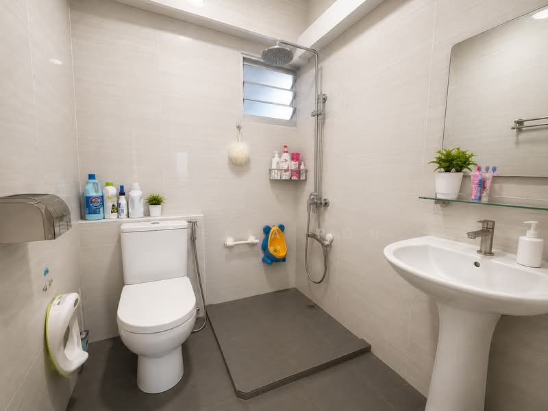 572 Choa Chu Kang Street 52, 572 Choa Chu Kang Street 52, 3 Bedrooms, 990 sqft, HDB Flat For Sale, by Stella Poh, 500213734 - Bathroom - PropertyGuru.com.sg
