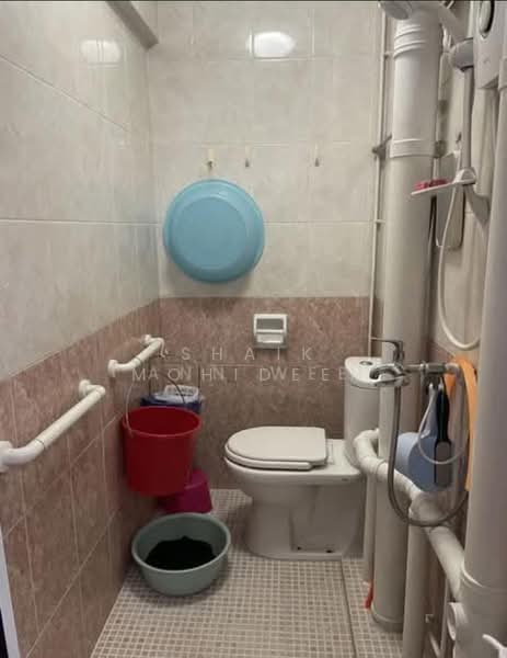 28 Jalan Bahagia, 28 Jalan Bahagia, 2 Bedrooms, 603 sqft, HDB Flat For Rent, by Shaik Mohideen, 500213749 - Bathroom - PropertyGuru.com.sg