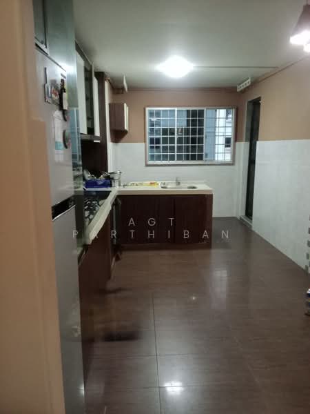 420 Bukit Batok West Avenue 2, 420 Bukit Batok West Avenue 2, Room Rental, 200 sqft, HDB Flat For Rent, by Agt Parthiban, 500213756 - Kitchen - PropertyGuru.com.sg