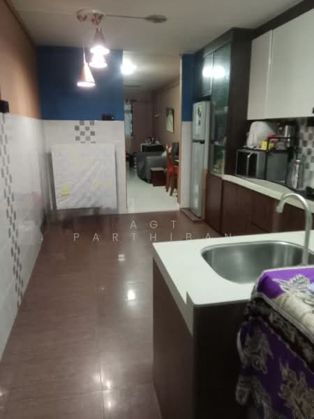 420 Bukit Batok West Avenue 2, 420 Bukit Batok West Avenue 2, Room Rental, 200 sqft, HDB Flat For Rent, by Agt Parthiban, 500213756 - Kitchen - PropertyGuru.com.sg