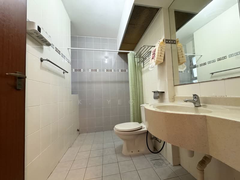 272D Sengkang Central, 272D Sengkang Central, 3 Bedrooms, 969 sqft, HDB Flat For Sale, by S. K. Yeo 杨顺锦, 500213759 - Bathroom - PropertyGuru.com.sg