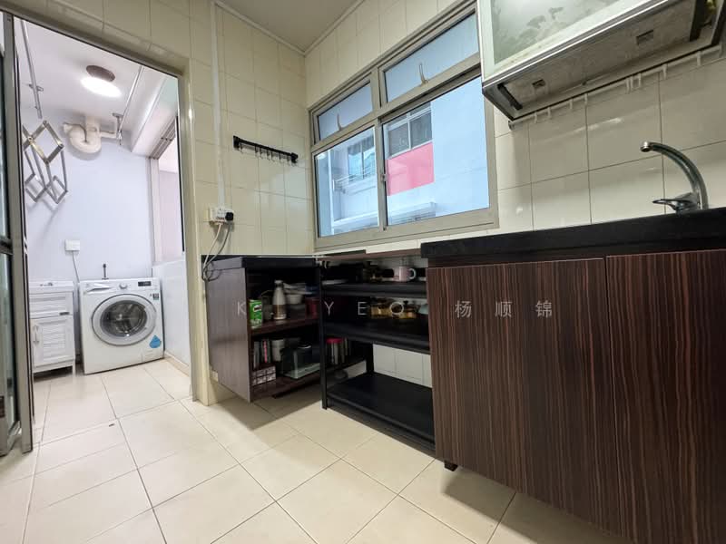 272D Sengkang Central, 272D Sengkang Central, 3 Bedrooms, 969 sqft, HDB Flat For Sale, by S. K. Yeo 杨顺锦, 500213759 - Kitchen - PropertyGuru.com.sg