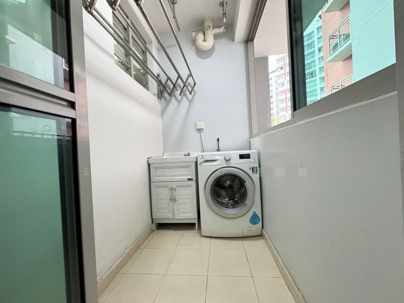 272D Sengkang Central, 272D Sengkang Central, 3 Bedrooms, 969 sqft, HDB Flat For Sale, by S. K. Yeo 杨顺锦, 500213759 - Balcony - PropertyGuru.com.sg