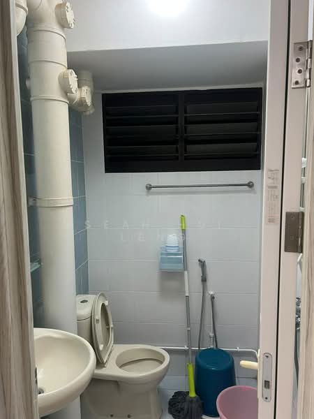 510 West Coast Drive, 510 West Coast Drive, Room Rental, 110 sqft, HDB Flat For Rent, by Seah Hui Leng, 500213764 - Bathroom - PropertyGuru.com.sg
