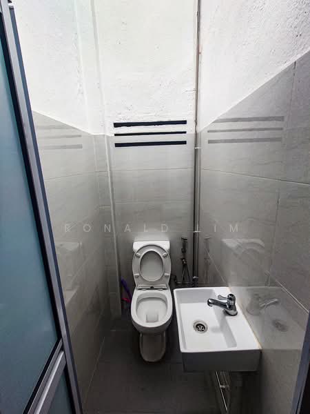 River Valley Road, River Valley Road, Room Rental, 100 sqft, Apartment For Rent, by Ronald Lim, 500213768 - Bathroom - PropertyGuru.com.sg
