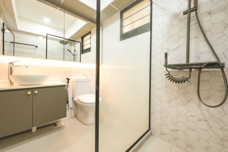 463A Bukit Batok Street 41, 463A Bukit Batok Street 41, 3 Bedrooms, 1,001 sqft, HDB Flat For Sale, by Ashley Lim, 500213774 - Bathroom - PropertyGuru.com.sg