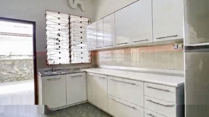 2 Storey Nostalgic Terrace House With Tranquil Environment Yet Promity To Amenities For Sale, Jalan Jintan, Jalan Lada Puteh, Jalan Kayu Manis, 5 Bedrooms, 2,000 sqft, Terraced House For Sale, by Roy Low, 500213777 - Kitchen - PropertyGuru.com.sg