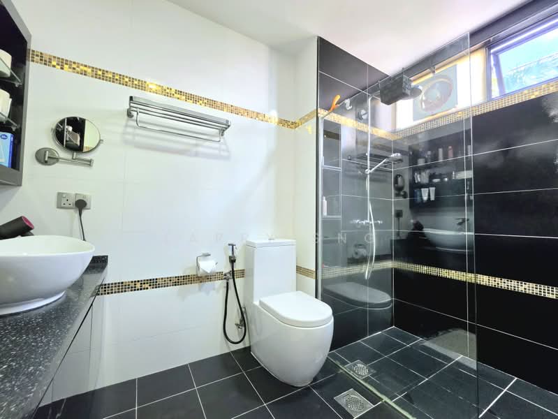 Torie Mansion, 75-75D Everitt Road, 3 Bedrooms, 1,356 sqft, Condominium For Sale, by Larry Sng, 500213785 - Bathroom - PropertyGuru.com.sg