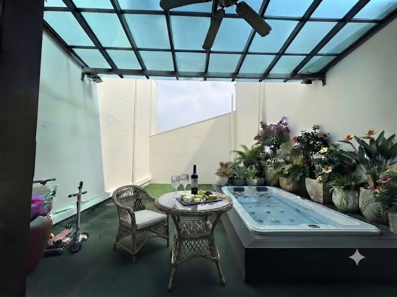 The Hacienda, 1 Hacienda Grove, 2 Bedrooms, 1,561 sqft, Condominium For Sale, by Adeline Oh, 500213794 - Roof terrace - PropertyGuru.com.sg