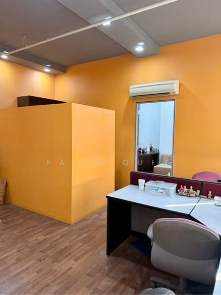 Wcega Tower, 21 Bukit Batok Crescent, 958 sqft, Light Industrial (B1) For Sale, by Faith Quek, 500213799 - CommercialGuru.com.sg