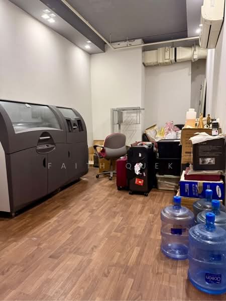Wcega Tower, 21 Bukit Batok Crescent, 958 sqft, Light Industrial (B1) For Sale, by Faith Quek, 500213799 - CommercialGuru.com.sg