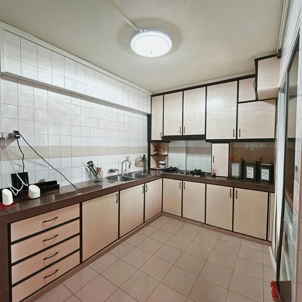 856 Jurong West Street 81, 856 Jurong West Street 81, 3 Bedrooms, 1,119 sqft, HDB Flat For Sale, by Winnie Lim, 500213809 - Kitchen - PropertyGuru.com.sg