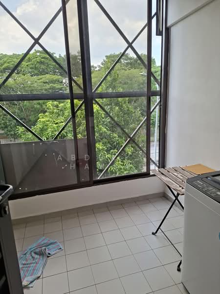 589616, , 3 Bedrooms, 1,500 sqft, Walk-up Apartment For Rent, by Abdullah Hameed, 500213811 - Balcony - PropertyGuru.com.sg