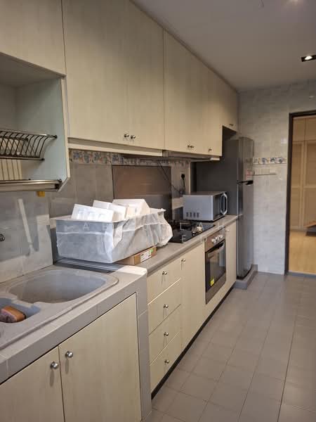 589616, , 3 Bedrooms, 1,500 sqft, Walk-up Apartment For Rent, by Abdullah Hameed, 500213811 - Kitchen - PropertyGuru.com.sg