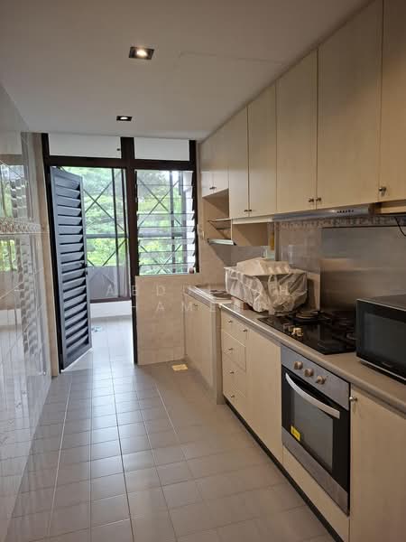 589616, , 3 Bedrooms, 1,500 sqft, Walk-up Apartment For Rent, by Abdullah Hameed, 500213811 - Kitchen - PropertyGuru.com.sg