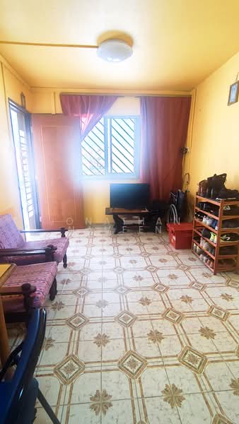 324 Hougang Avenue 5, 324 Hougang Avenue 5, 2 Bedrooms, 721 sqft, HDB Flat For Sale, by Jonathan Naveen, 500213812 - Living Room - PropertyGuru.com.sg