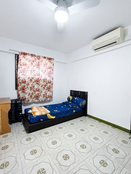 182 Ang Mo Kio Avenue 5, 182 Ang Mo Kio Avenue 5, 2 Bedrooms, 732 sqft, HDB Flat For Sale, by Christine Gouw, 500213813 - Bedroom - PropertyGuru.com.sg