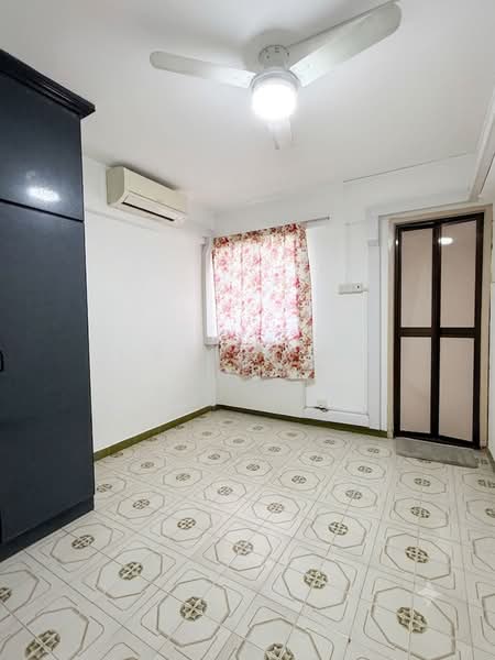 182 Ang Mo Kio Avenue 5, 182 Ang Mo Kio Avenue 5, 2 Bedrooms, 732 sqft, HDB Flat For Sale, by Christine Gouw, 500213813 - Bedroom - PropertyGuru.com.sg
