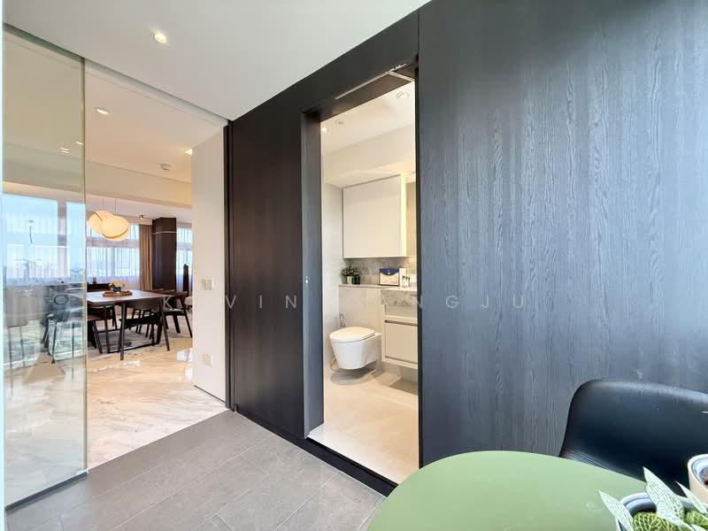 129 Clarence Lane, 129 Clarence Lane, 3 Bedrooms, 1,119 sqft, HDB Flat For Sale, by Kevin Sangju, 500213823 - Yard/Utility Service Balcony - PropertyGuru.com.sg