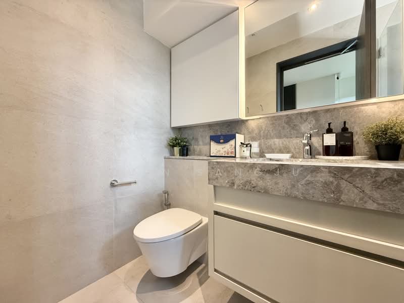 129 Clarence Lane, 129 Clarence Lane, 3 Bedrooms, 1,119 sqft, HDB Flat For Sale, by Kevin Sangju, 500213823 - Common Bathroom - PropertyGuru.com.sg