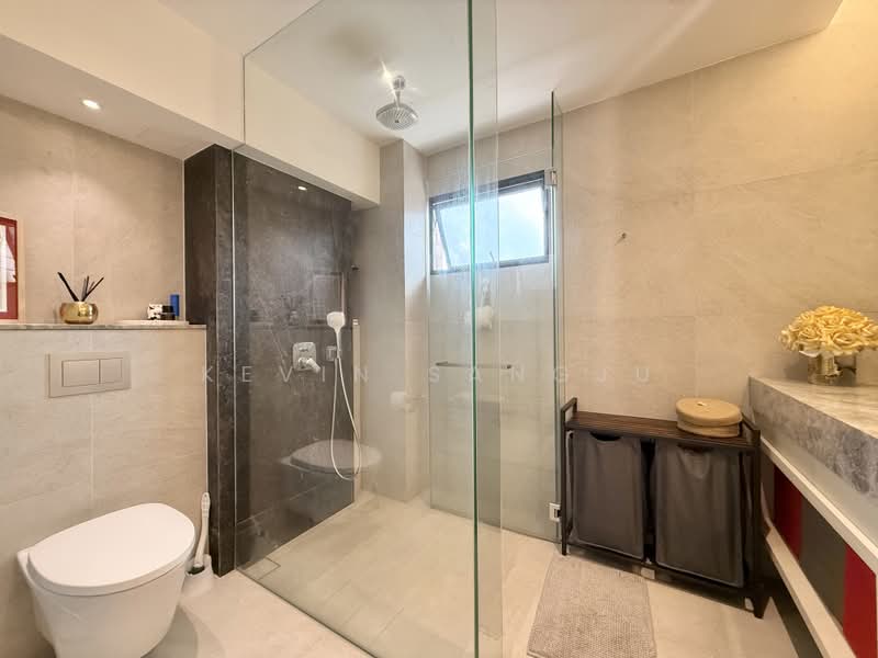129 Clarence Lane, 129 Clarence Lane, 3 Bedrooms, 1,119 sqft, HDB Flat For Sale, by Kevin Sangju, 500213823 - Master Bathroom - PropertyGuru.com.sg