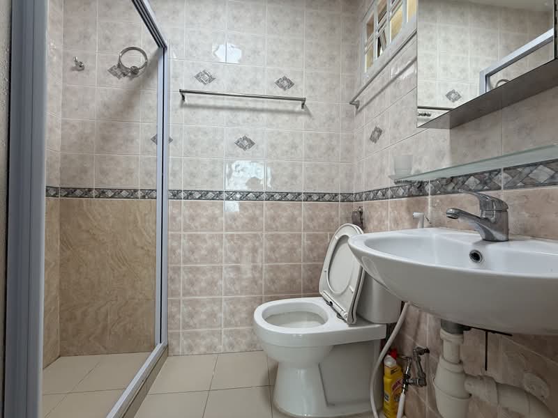 Tembeling Mansions, 230 Tembeling Road, 3 Bedrooms, 861 sqft, Apartment For Sale, by Joey Lim, 500213827 - Bathroom - PropertyGuru.com.sg
