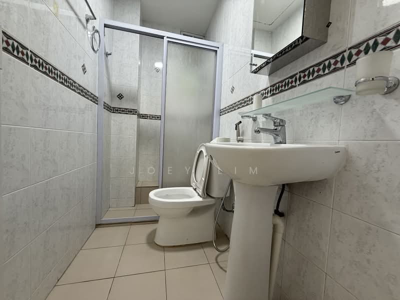Tembeling Mansions, 230 Tembeling Road, 3 Bedrooms, 861 sqft, Apartment For Sale, by Joey Lim, 500213827 - Bathroom - PropertyGuru.com.sg