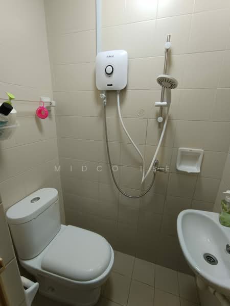 East Meadows, 30 Tanah Merah Kechil Road, Room Rental, 140 sqft, Condominium For Rent, by Midco Tee, 500213831 - Bathroom - PropertyGuru.com.sg