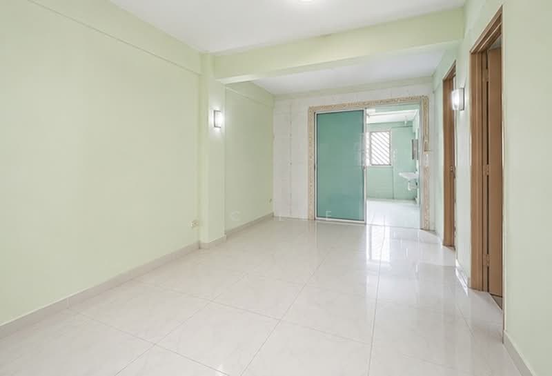 136 Jalan Bukit Merah, 136 Jalan Bukit Merah, 2 Bedrooms, 635 sqft, HDB Flat For Sale, by CC Lee, 500213854 - Living room - PropertyGuru.com.sg